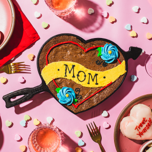 Seasoned Cast Iron Heart Skillet