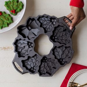 Seasoned Cast Iron Holiday Wreath Pan