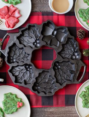Seasoned Cast Iron Holiday Wreath Pan