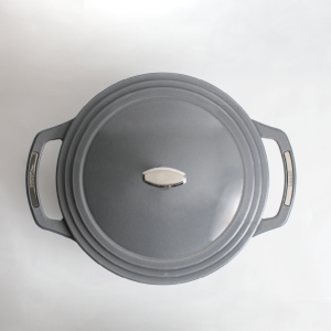 USA Enamel? Cast Iron Dutch Oven